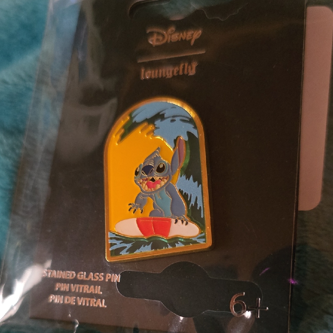 Loungefly Disney Stitch Surfing Brooch - Blue And Yellow